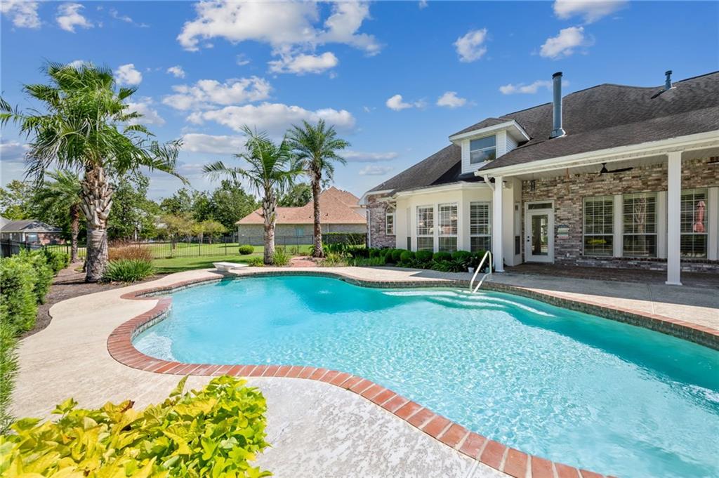 204 Aaron Court Mandeville, LA 70448 - Photo 3 of 31