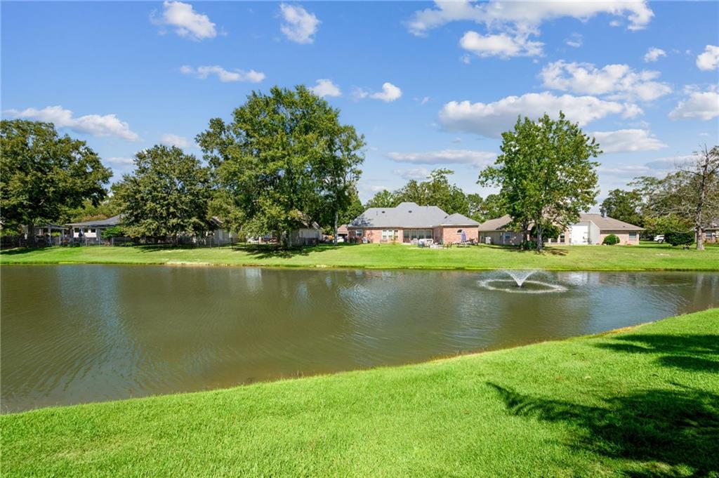 204 Aaron Court Mandeville, LA 70448 - Photo 4 of 31