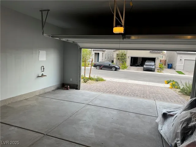 $2,700 | 1973 Rubra Place, Las Vegas, NV 89106