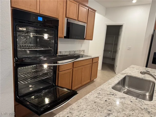 $2,700 | 1973 Rubra Place, Las Vegas, NV 89106