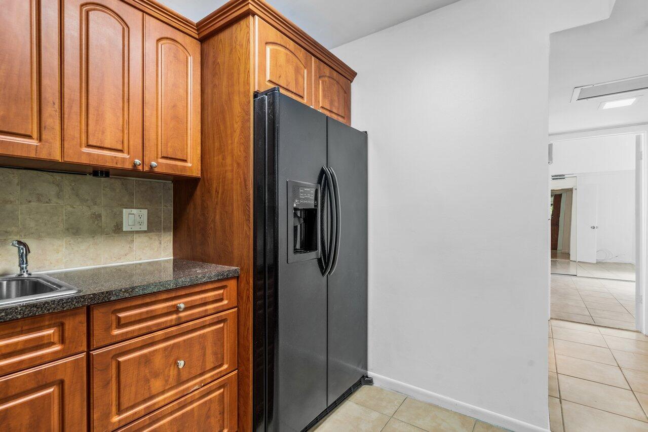 1089 Northwest 13th Street, Unit 4 Boca Raton, FL 33486 - Photo 6 of 27 Kitchen