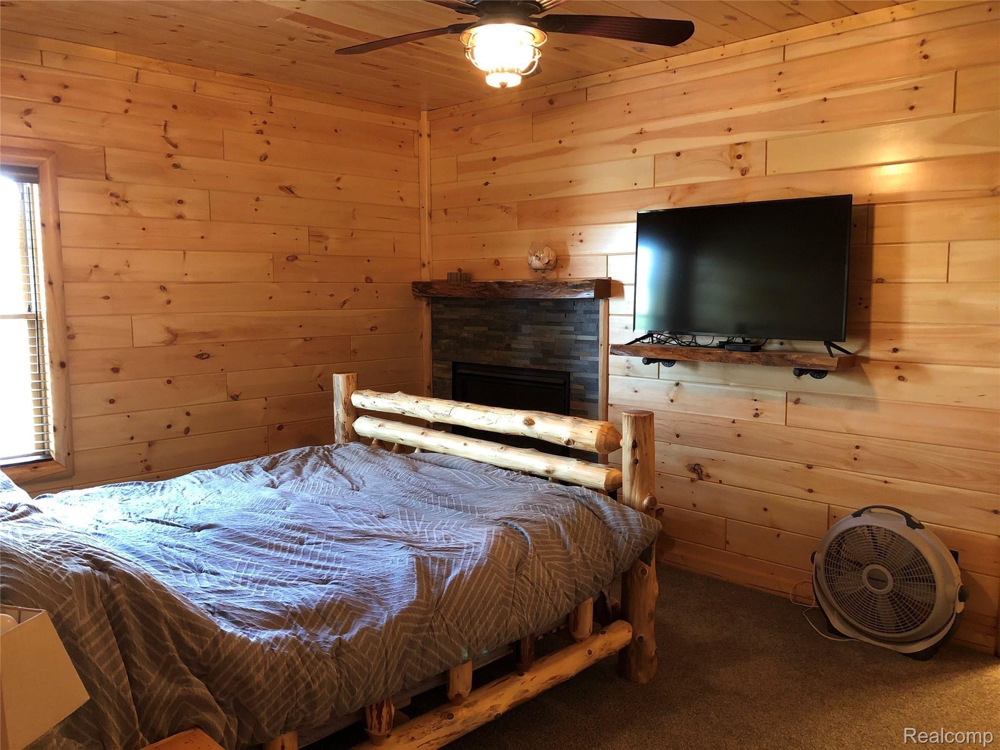 6263 General Squier Road Almont, MI 48003 - Photo 13 of 45 Master suite