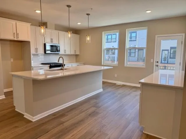 $709,990 | 906 South Woodlawn Avenue, Unit F, St. Paul, MN 55116