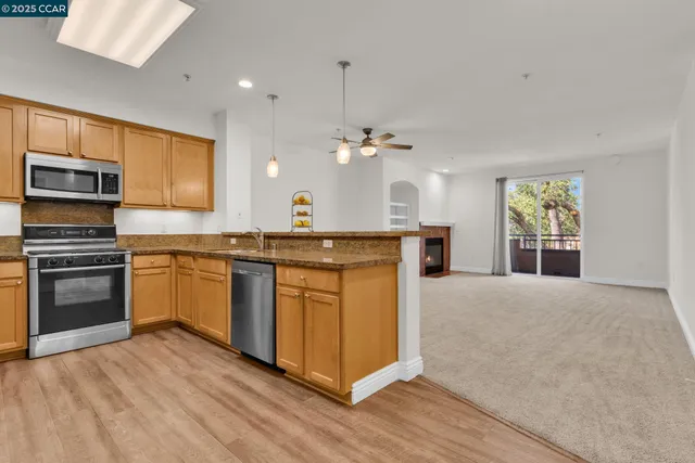 $3,400 | 1310 Creekside Drive, Unit 303, Walnut Creek, CA 94596