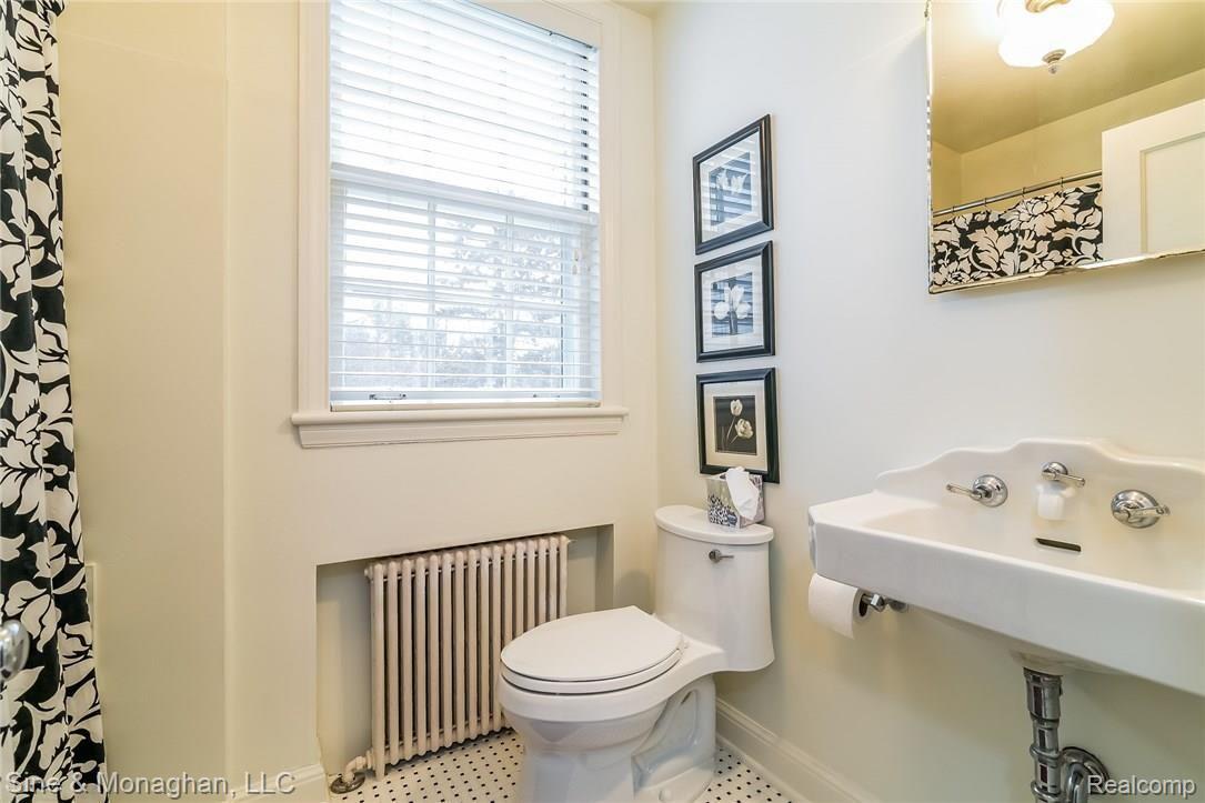76 Lothrop Road Grosse Pointe, MI 48236 - Photo 45 of 70 049-Bathroom-5209747-medium.jpg