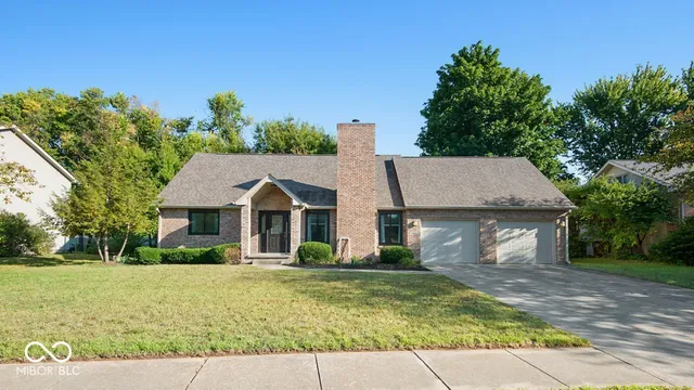 $334,900 | 1966 Broadmoor Lane, Columbus, IN 47203