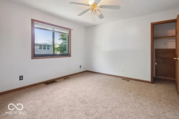 $334,900 | 1966 Broadmoor Lane, Columbus, IN 47203