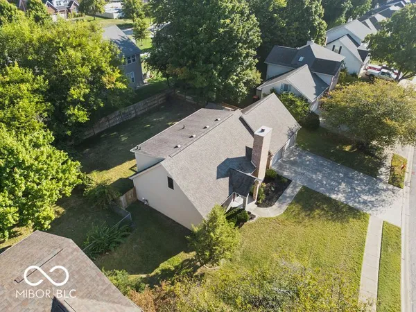 $334,900 | 1966 Broadmoor Lane, Columbus, IN 47203