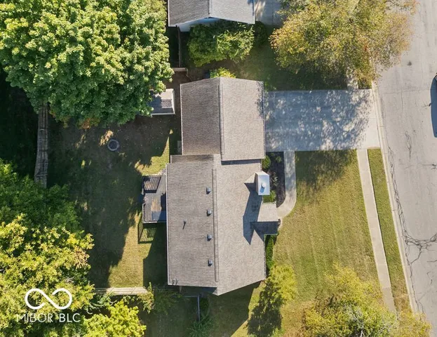 $334,900 | 1966 Broadmoor Lane, Columbus, IN 47203