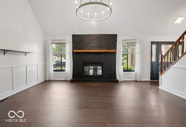 $334,900 | 1966 Broadmoor Lane, Columbus, IN 47203