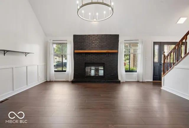 $334,900 | 1966 Broadmoor Lane, Columbus, IN 47203