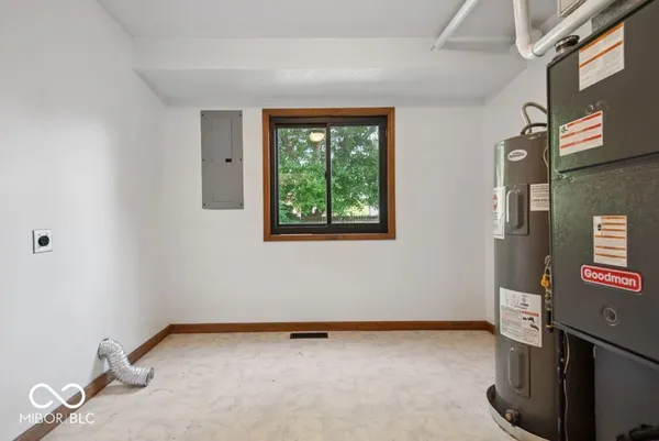 $334,900 | 1966 Broadmoor Lane, Columbus, IN 47203