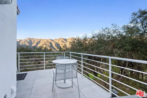 $1,899,000 | 26207 Ingleside Way, Malibu, CA 90265