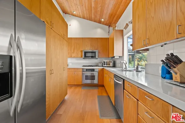 $1,899,000 | 26207 Ingleside Way, Malibu, CA 90265