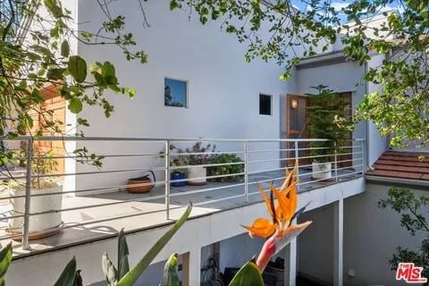 $1,899,000 | 26207 Ingleside Way, Malibu, CA 90265