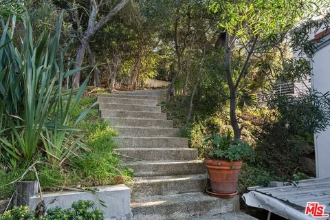 $1,899,000 | 26207 Ingleside Way, Malibu, CA 90265