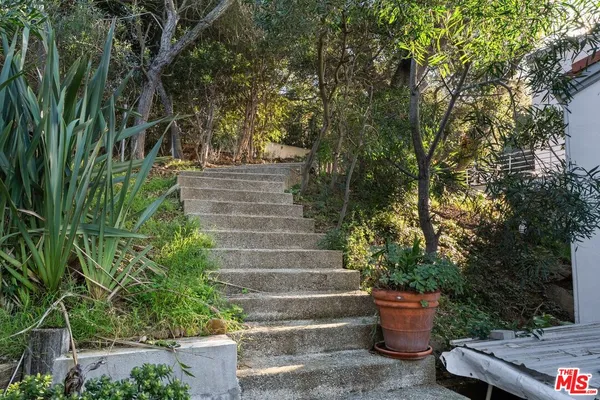 $1,899,000 | 26207 Ingleside Way, Malibu, CA 90265