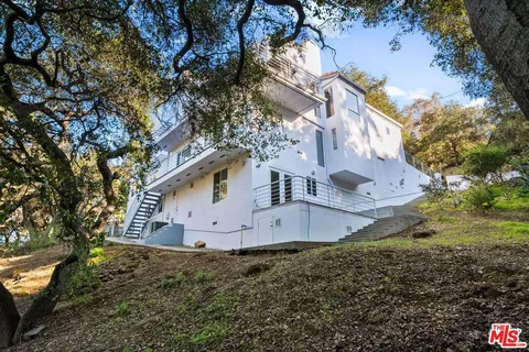 $1,899,000 | 26207 Ingleside Way, Malibu, CA 90265
