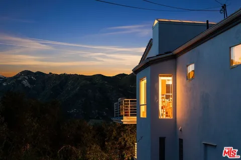 $1,899,000 | 26207 Ingleside Way, Malibu, CA 90265