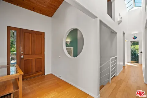 $1,899,000 | 26207 Ingleside Way, Malibu, CA 90265