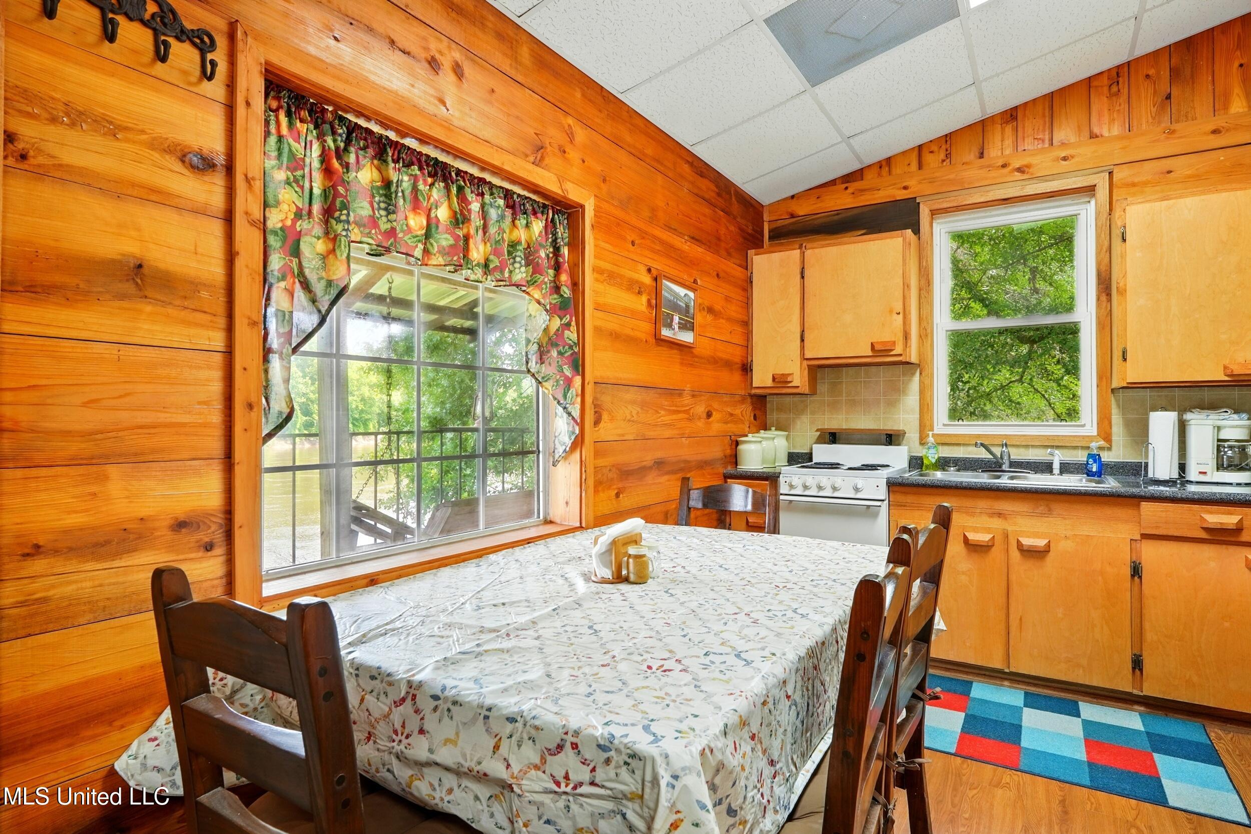 151 Wheatfield Road Poplarville, MS 39470 - Photo 11 of 26 11_dining