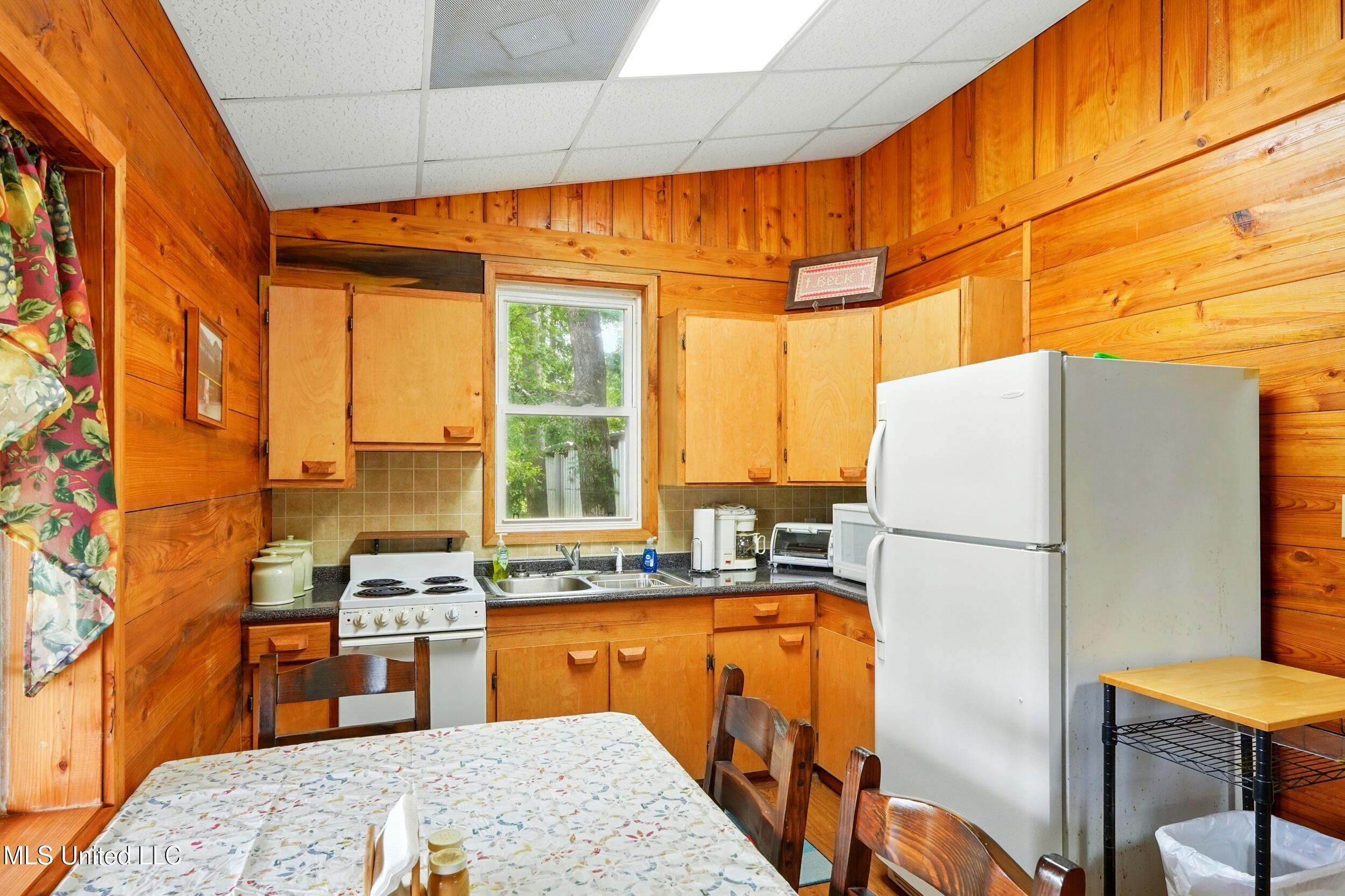 151 Wheatfield Road Poplarville, MS 39470 - Photo 12 of 26 12_kitchen