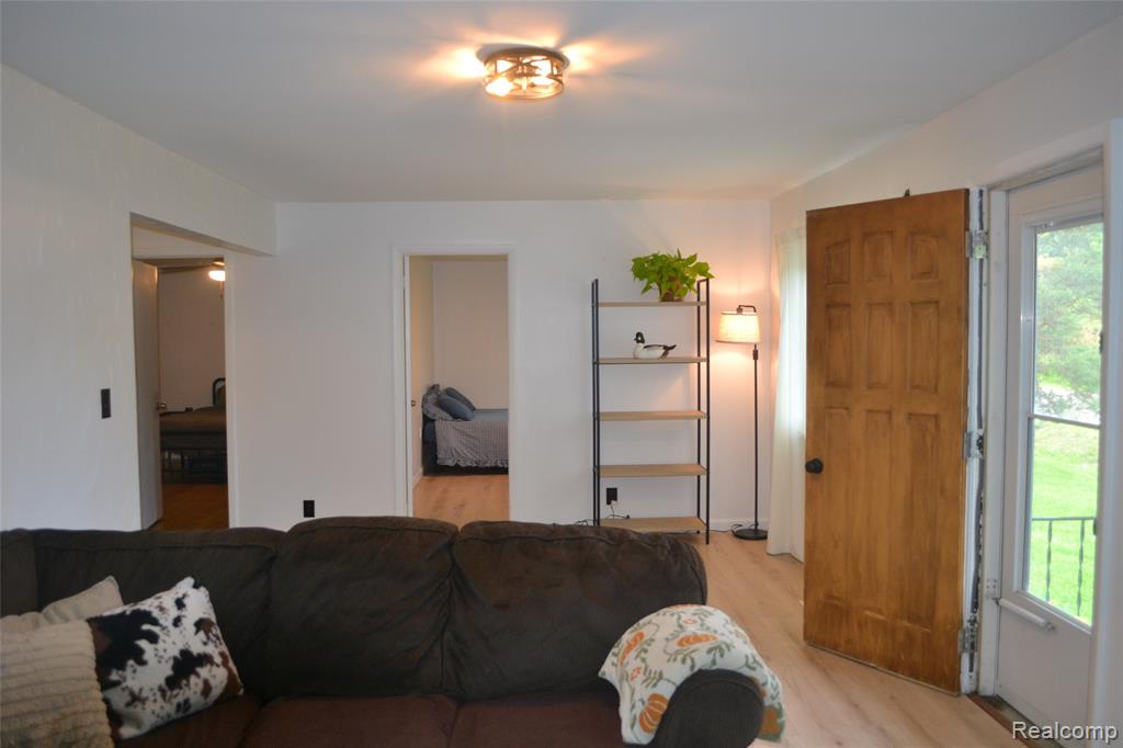 5244 Oleksyn Road Flint, MI 48504 - Photo 8 of 32