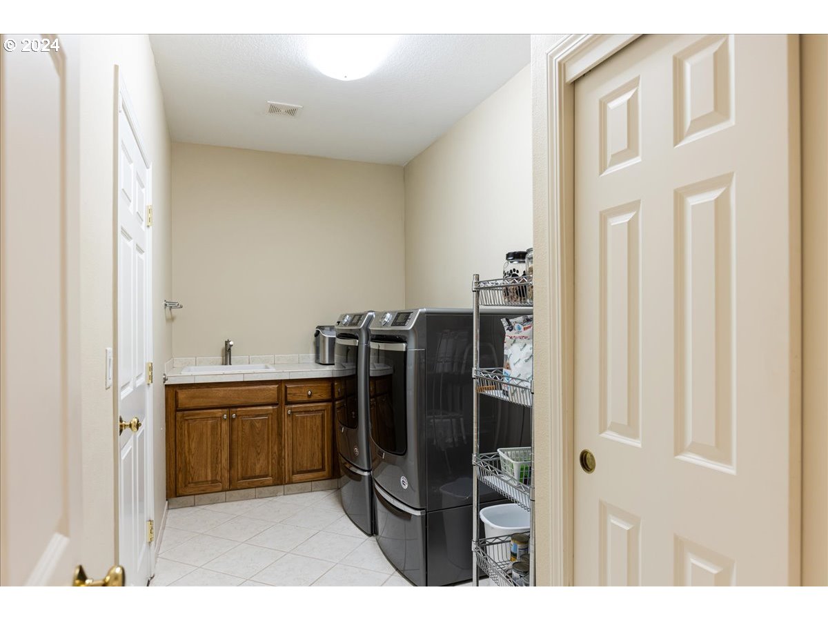 15031 South Beaton Road Oregon City, OR 97045 - Photo 27 of 48 Gallery Image 27