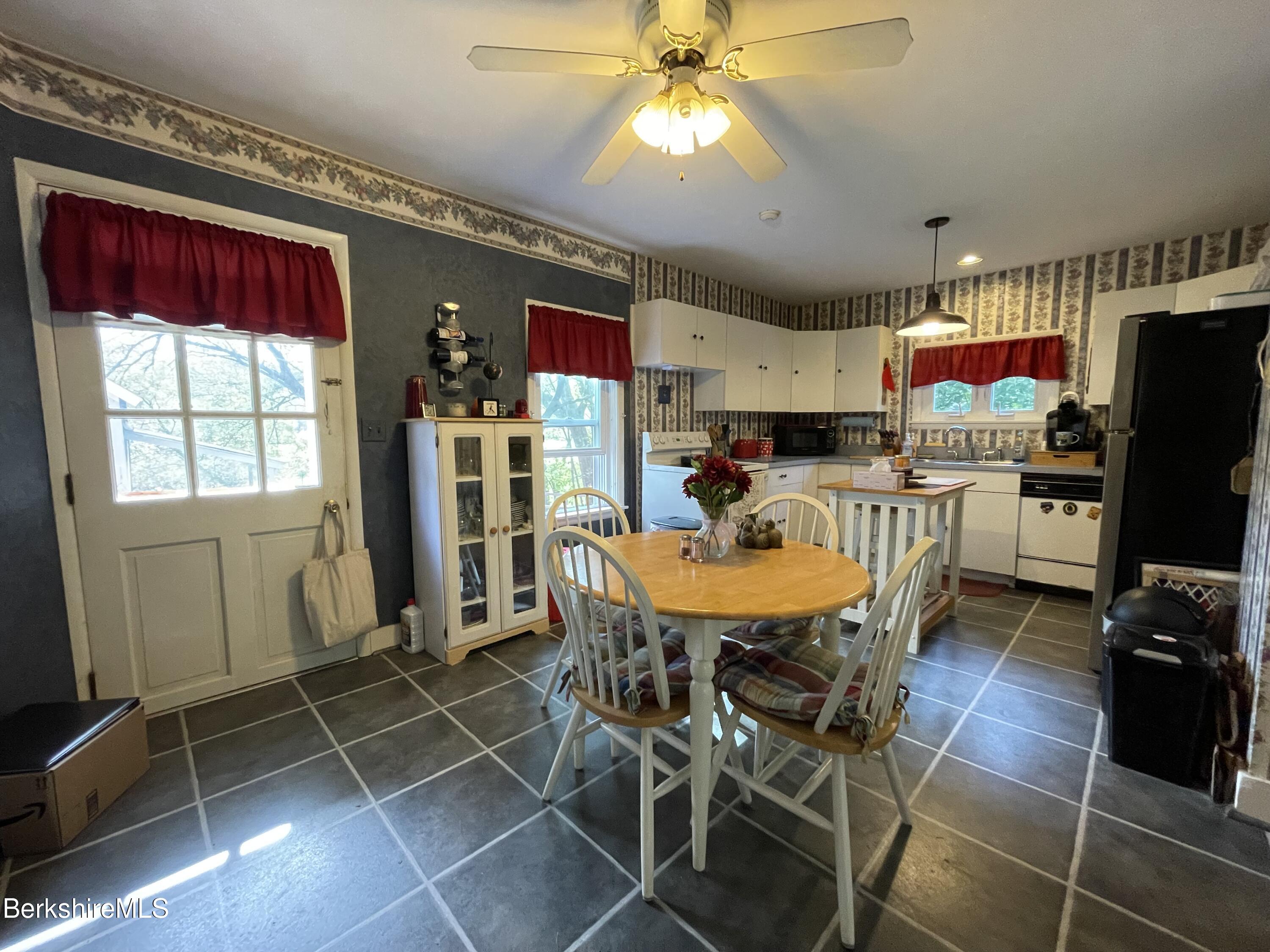202 Cold Spring Road Williamstown, MA 01267 - Photo 3 of 14 IMG-1648