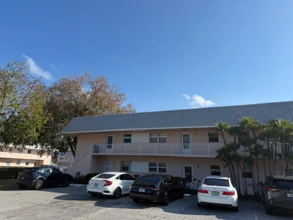 $159,900 | 18081 Southeast Country Club Drive, Unit 121, Tequesta, FL 33469