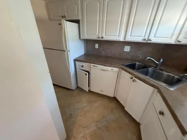 $159,900 | 18081 Southeast Country Club Drive, Unit 121, Tequesta, FL 33469