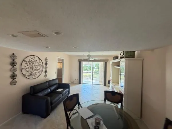 $159,900 | 18081 Southeast Country Club Drive, Unit 121, Tequesta, FL 33469