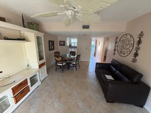$159,900 | 18081 Southeast Country Club Drive, Unit 121, Tequesta, FL 33469