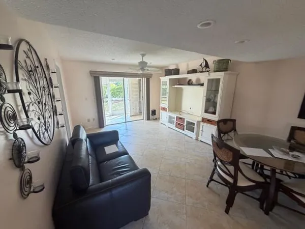 $159,900 | 18081 Southeast Country Club Drive, Unit 121, Tequesta, FL 33469