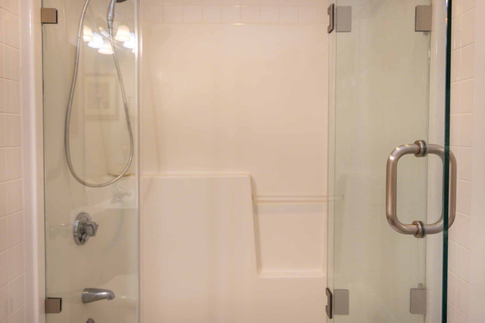 14 Bold Meadow Road Edgartown, MA 02539 - Photo 24 of 37 Master Bath Has Tub and Shower Combination - First Floor
