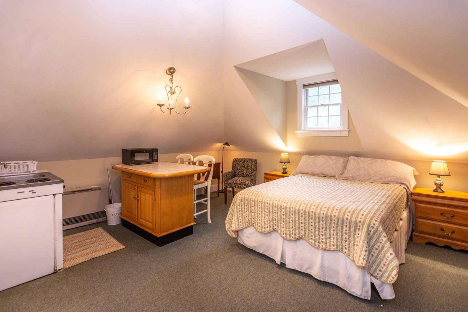 14 Bold Meadow Road Edgartown, MA 02539 - Photo 30 of 37 Guest Apartment - Open Living / Sleeping and Kitchenette Has Vaulted Ceilings and Private Bath - Second Floor