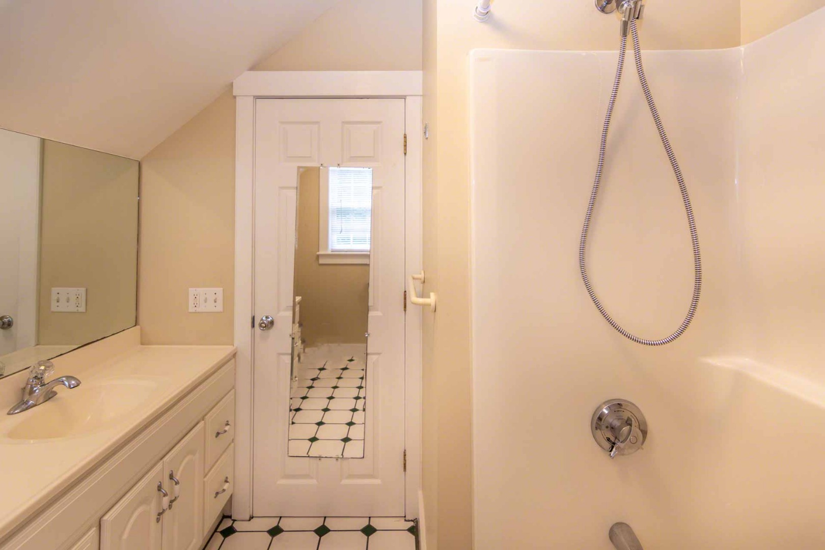 14 Bold Meadow Road Edgartown, MA 02539 - Photo 33 of 37 Guest Apartment - Bathroom Has Tub and Shower Combination