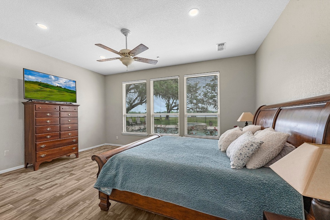 814 Sunset Trail Angleton, TX 77515 - Photo 12 of 33 Primary Bedroom