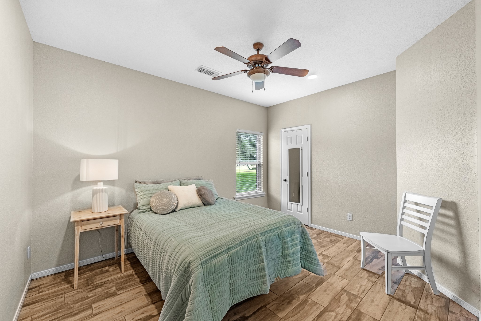 814 Sunset Trail Angleton, TX 77515 - Photo 16 of 33 Third Bedroom