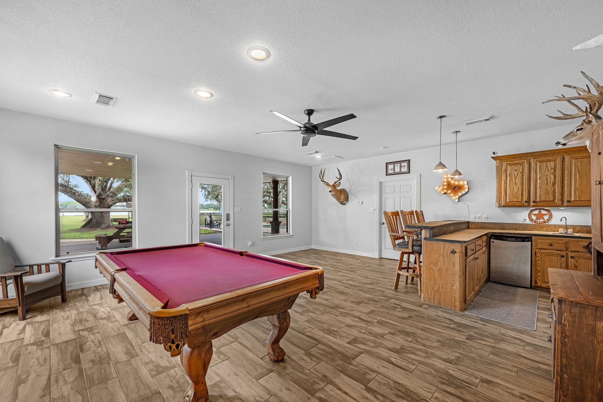 814 Sunset Trail Angleton, TX 77515 - Photo 21 of 33 Game Room
