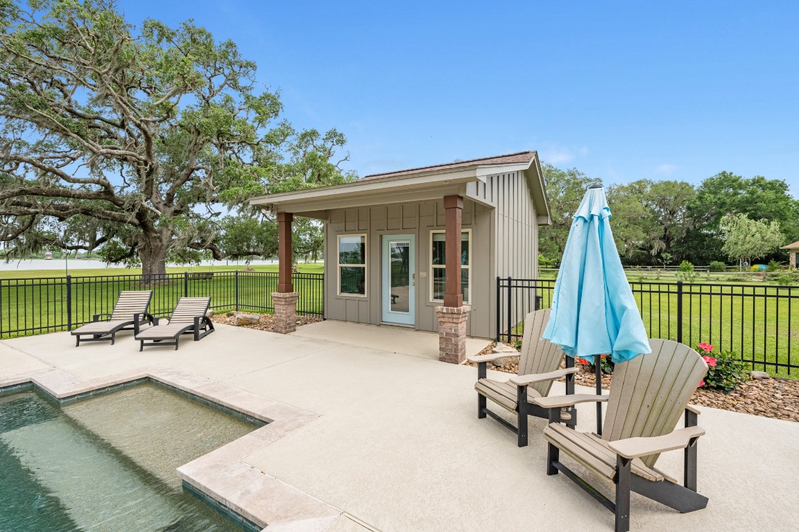 814 Sunset Trail Angleton, TX 77515 - Photo 23 of 33 Pool House