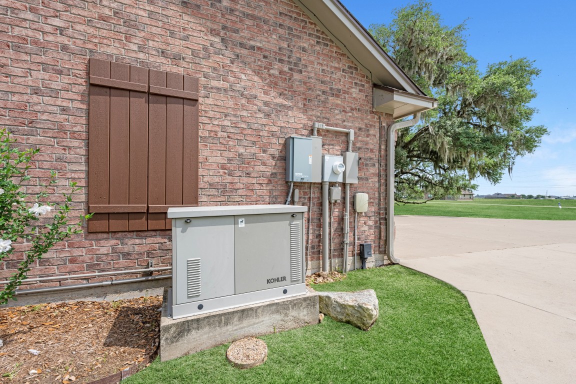 814 Sunset Trail Angleton, TX 77515 - Photo 28 of 33 Generac Generator