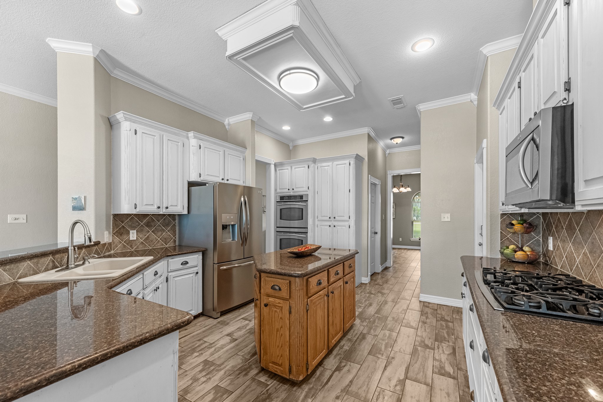 814 Sunset Trail Angleton, TX 77515 - Photo 6 of 33 Kitchen
