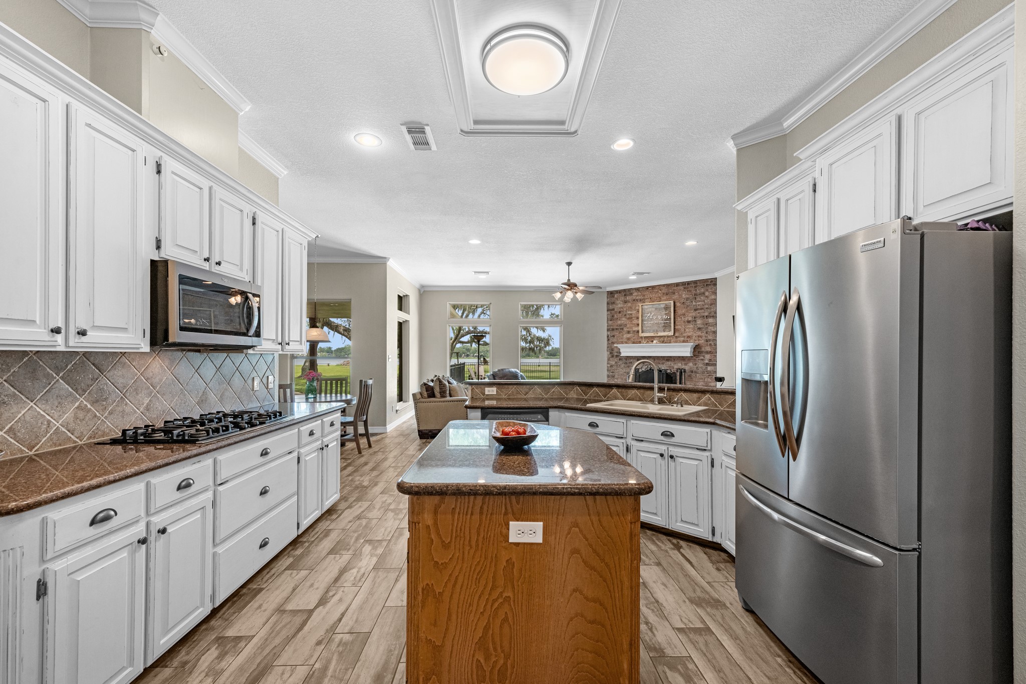 814 Sunset Trail Angleton, TX 77515 - Photo 7 of 33 Kitchen