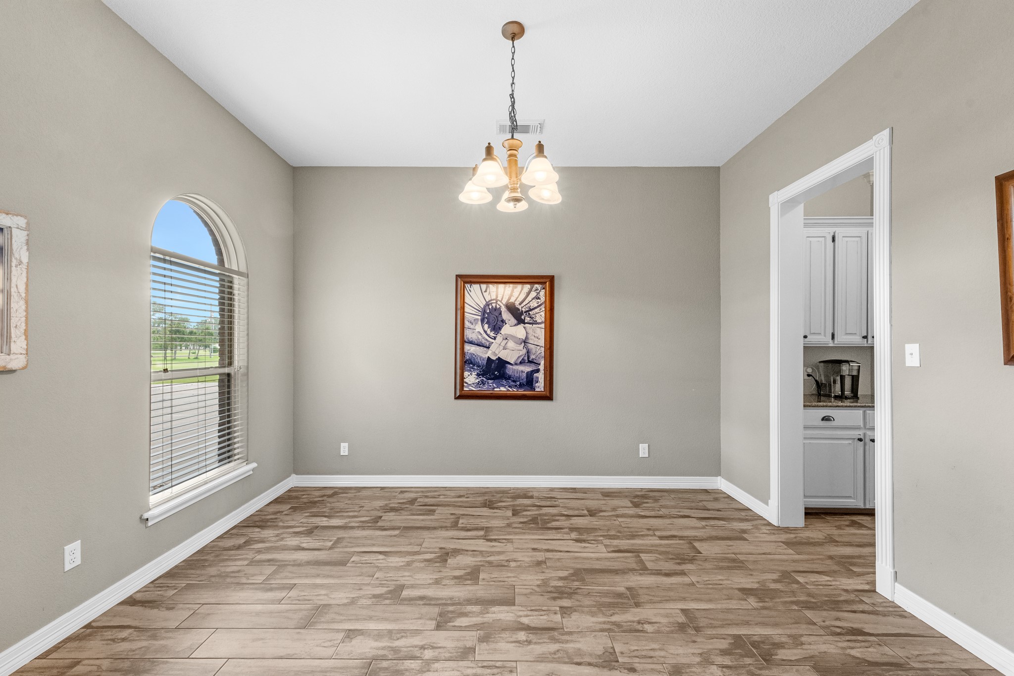 814 Sunset Trail Angleton, TX 77515 - Photo 8 of 33 dining Room