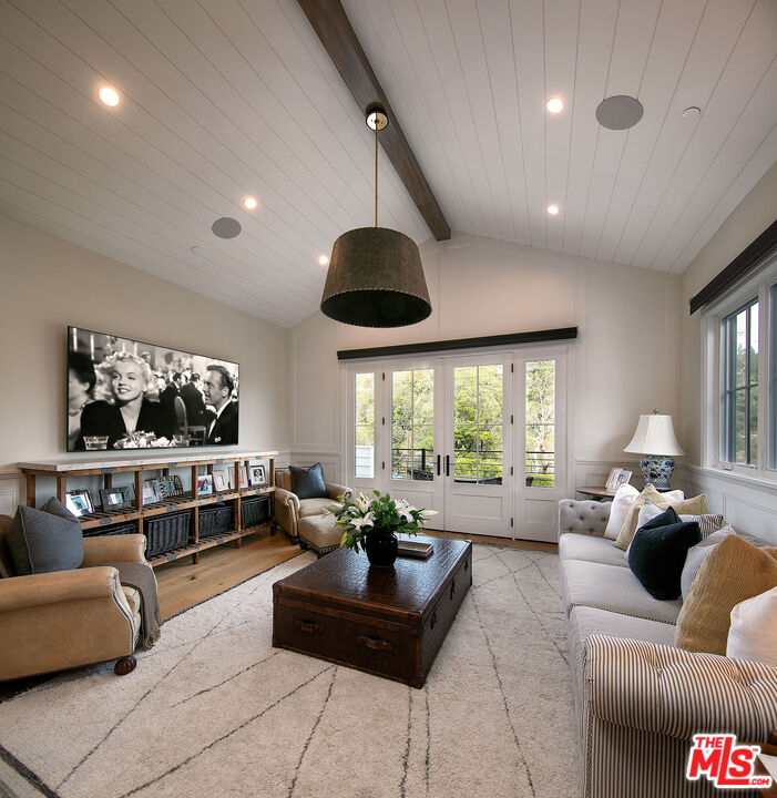 2333 Mandeville Canyon Road Los Angeles, CA 90049 - Photo 11 of 17