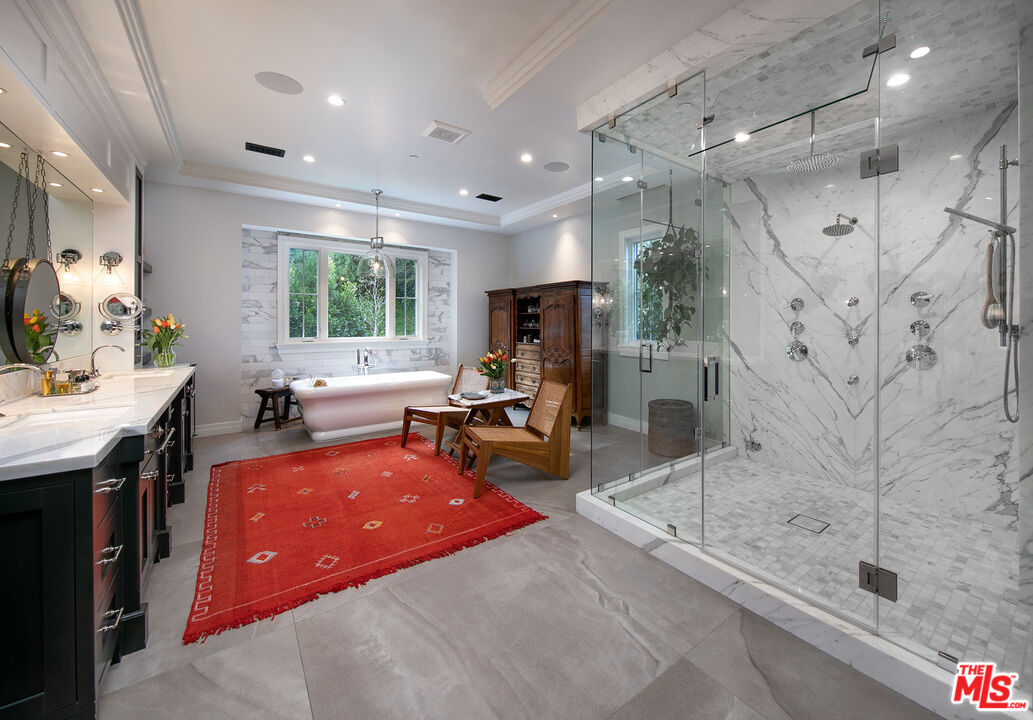 2333 Mandeville Canyon Road Los Angeles, CA 90049 - Photo 12 of 17