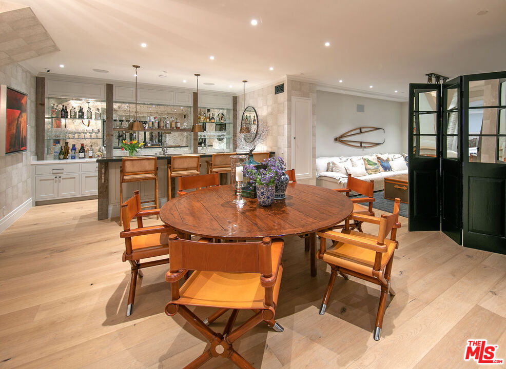 2333 Mandeville Canyon Road Los Angeles, CA 90049 - Photo 13 of 17