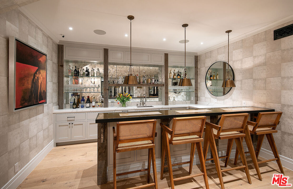 2333 Mandeville Canyon Road Los Angeles, CA 90049 - Photo 14 of 17