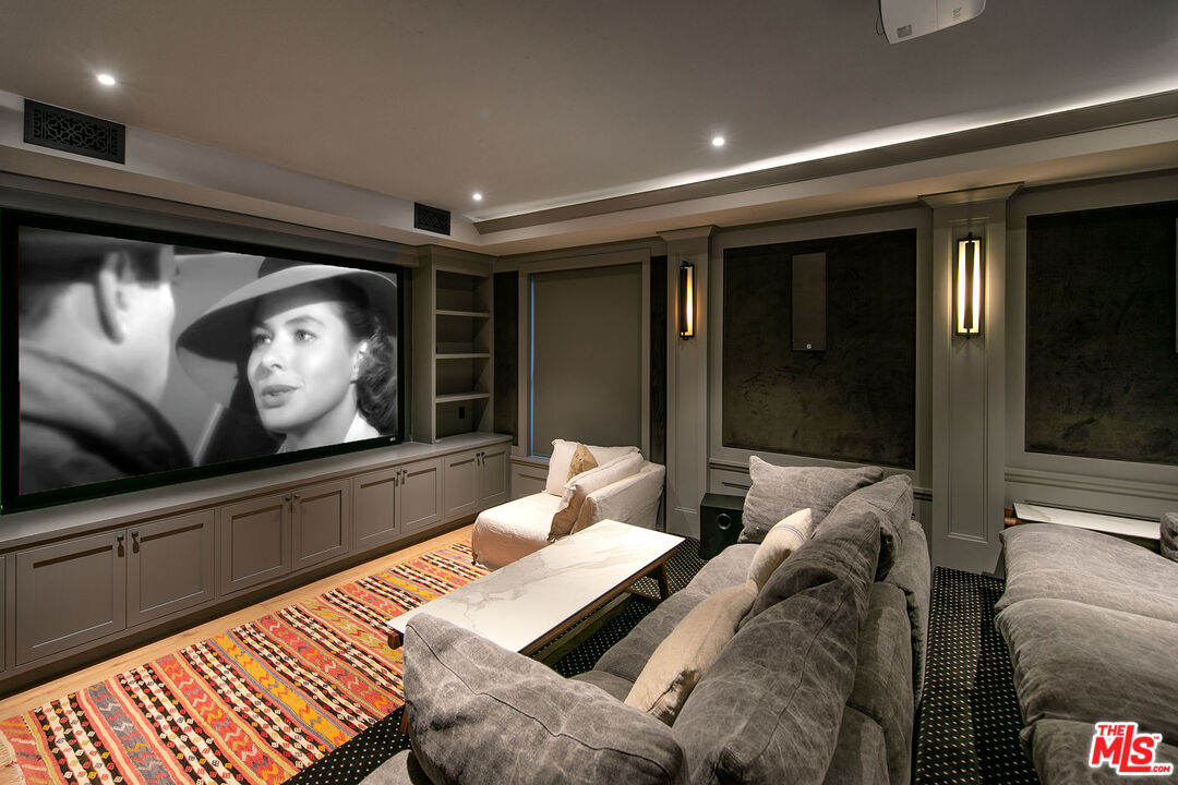 2333 Mandeville Canyon Road Los Angeles, CA 90049 - Photo 15 of 17